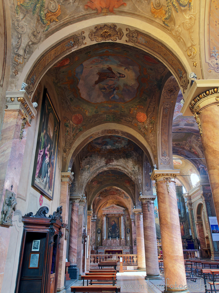 Monza (Monza e Brianza) - Navata sinistra della Chiesa di Santa Maria di Carrobiolo